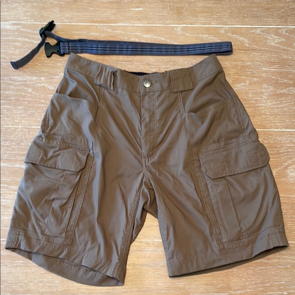 Duluth Trading Co Brown Cargo Shorts sz M for Outdoor Adventures